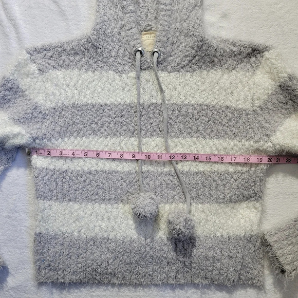 Harper Heritage Gray White Striped Hooded Sweater Cozy Puff Ball Drawstring Sz M - Picture 11 of 12